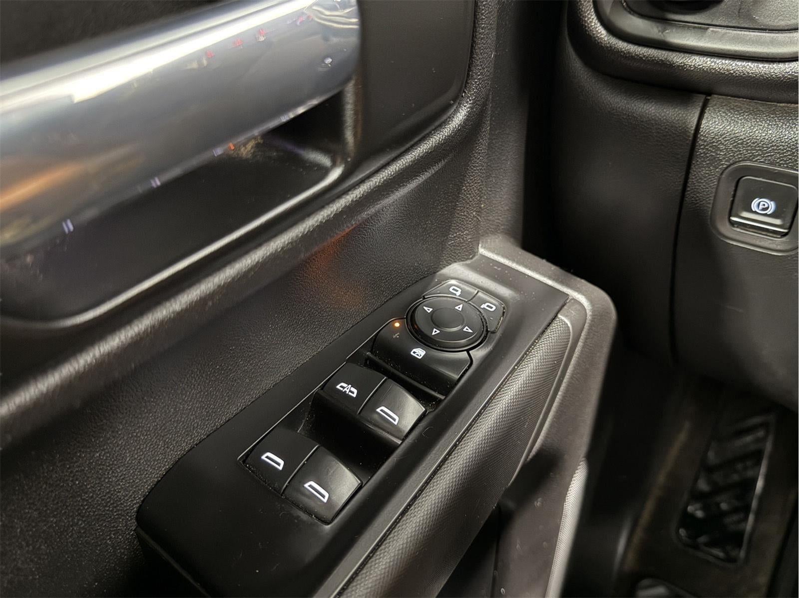 2021 Chevrolet Silverado 1500 4WD Crew Cab Short Bed Custom