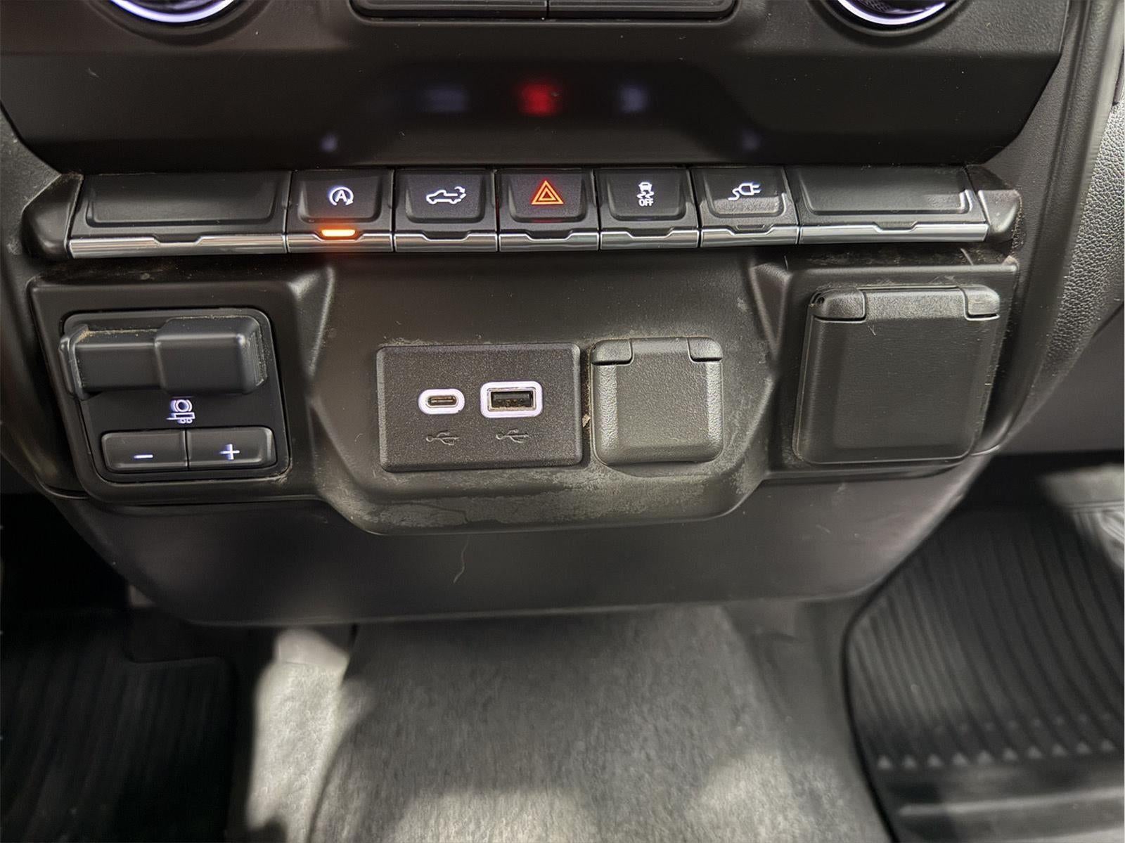 2021 Chevrolet Silverado 1500 4WD Crew Cab Short Bed Custom