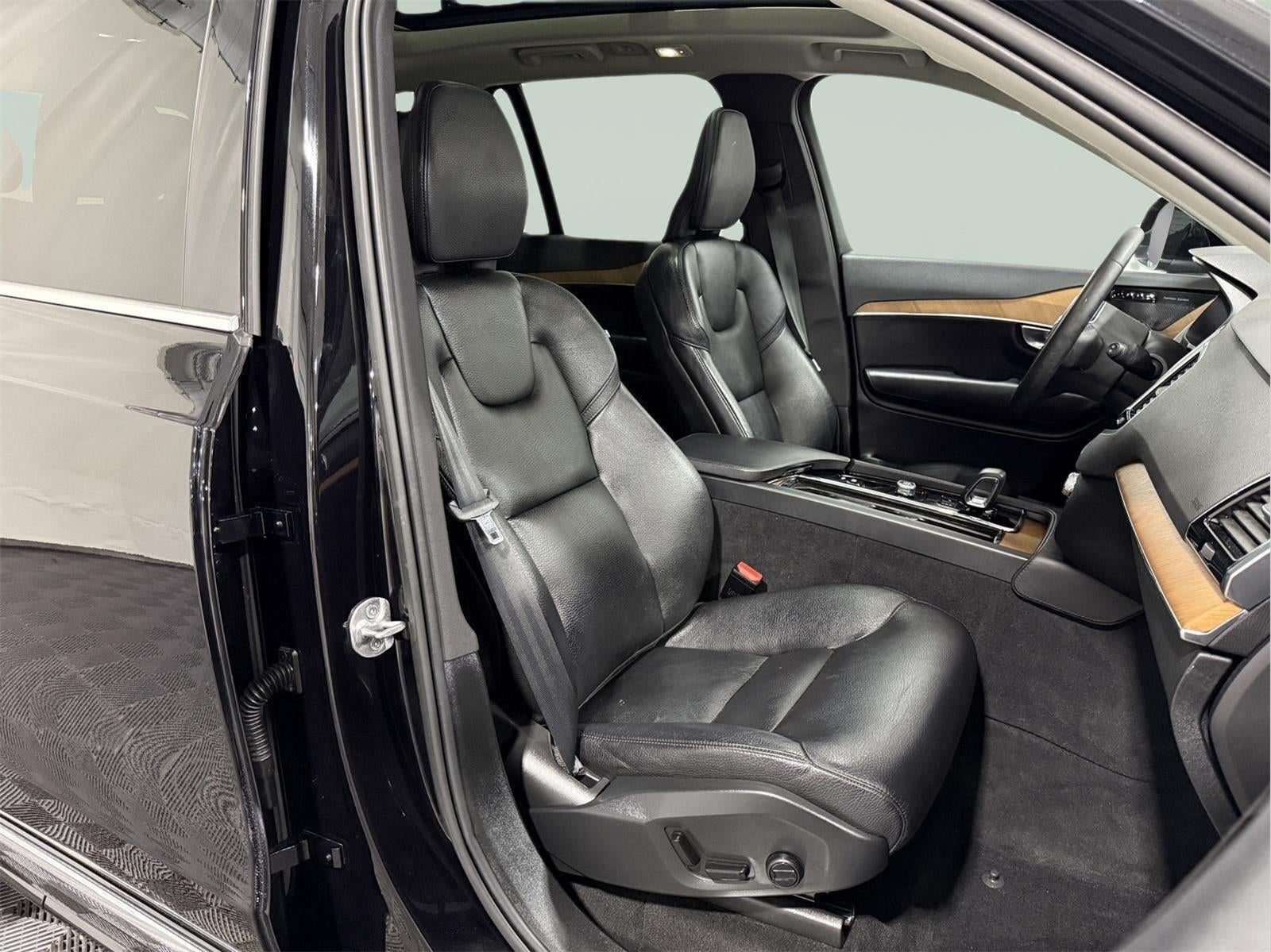 2023 Volvo XC90 B5 Plus