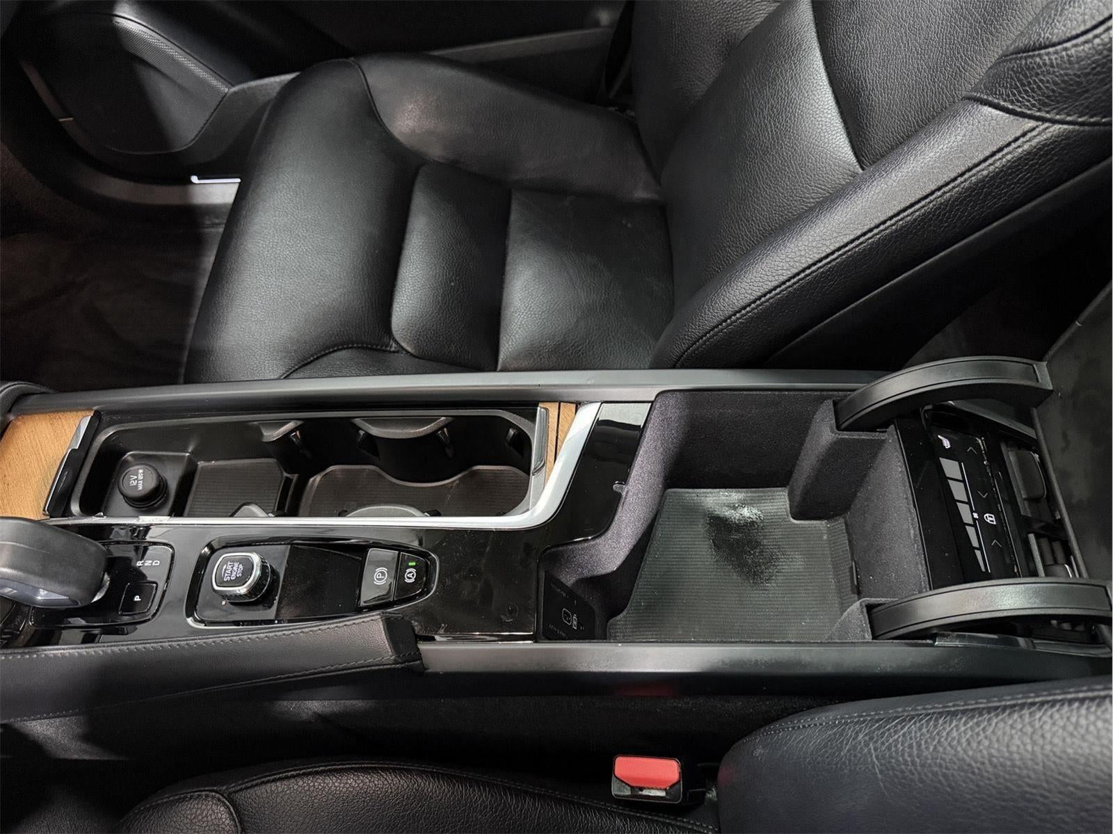 2023 Volvo XC90 B5 Plus