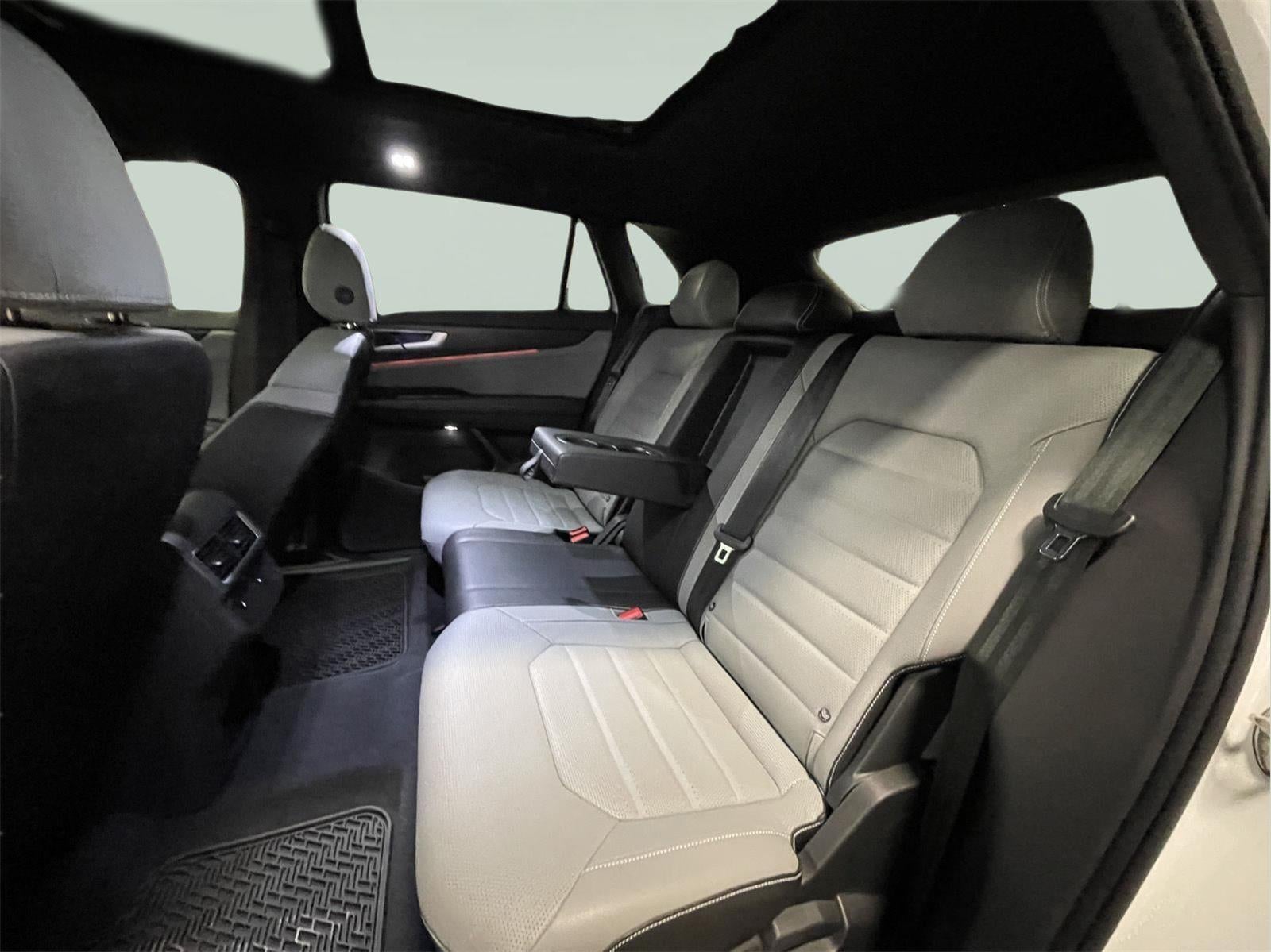 2024 Volkswagen Atlas Cross Sport 2.0T SEL R-Line