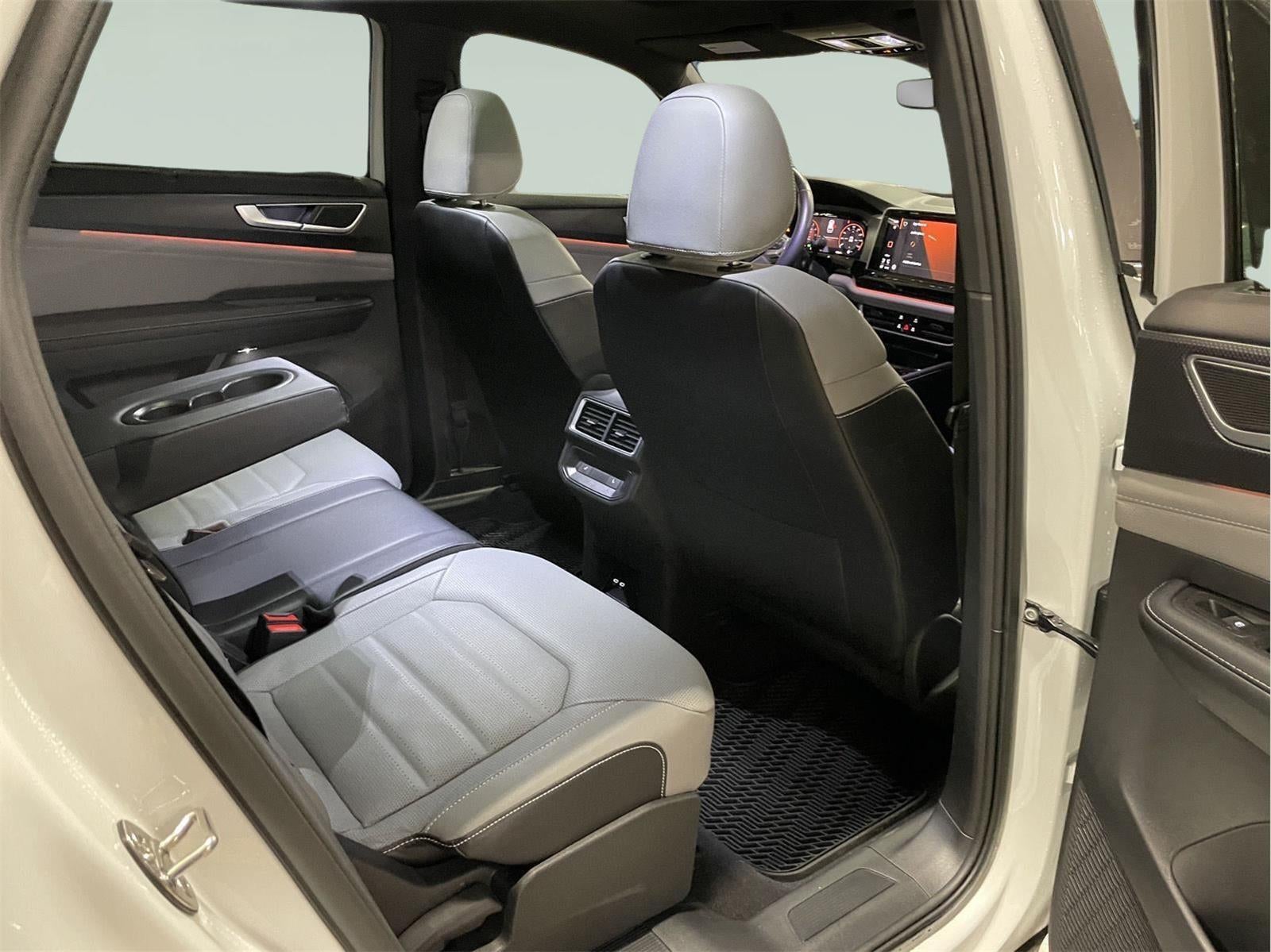 2024 Volkswagen Atlas Cross Sport 2.0T SEL R-Line