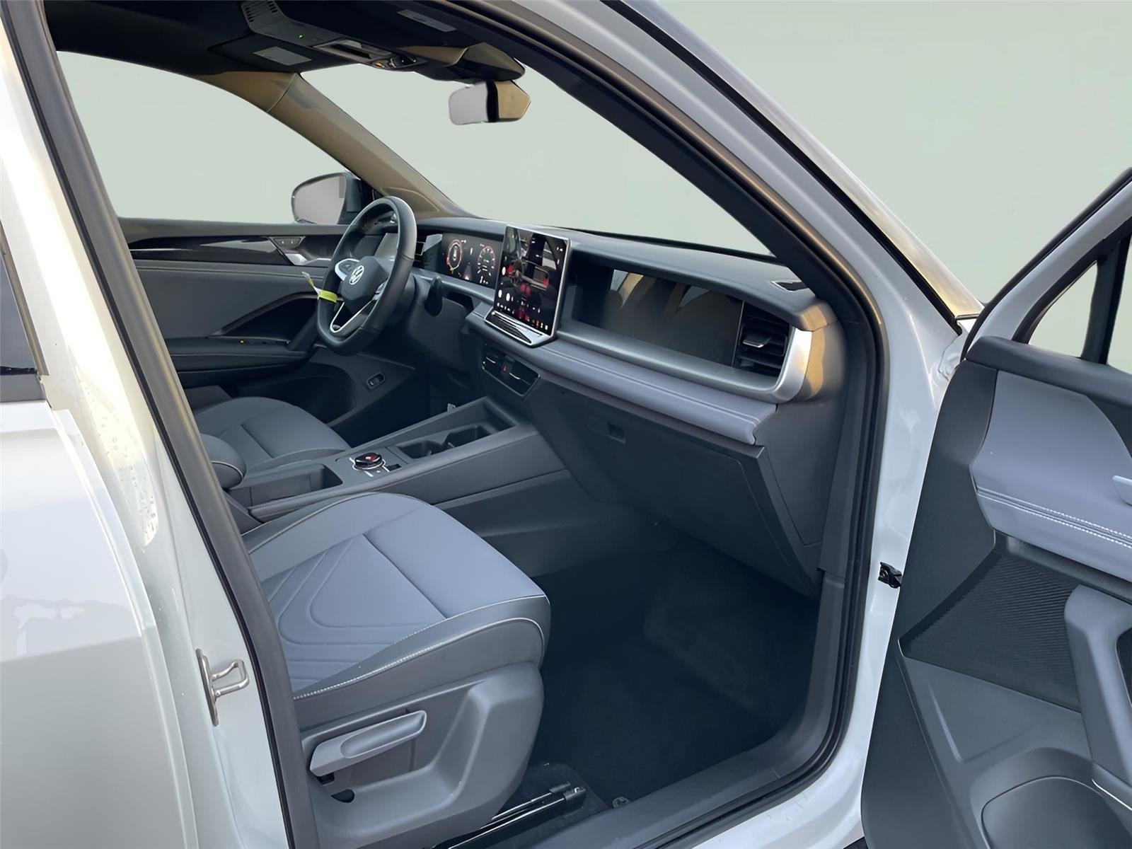 2025 Volkswagen Tiguan SE R-Line Black