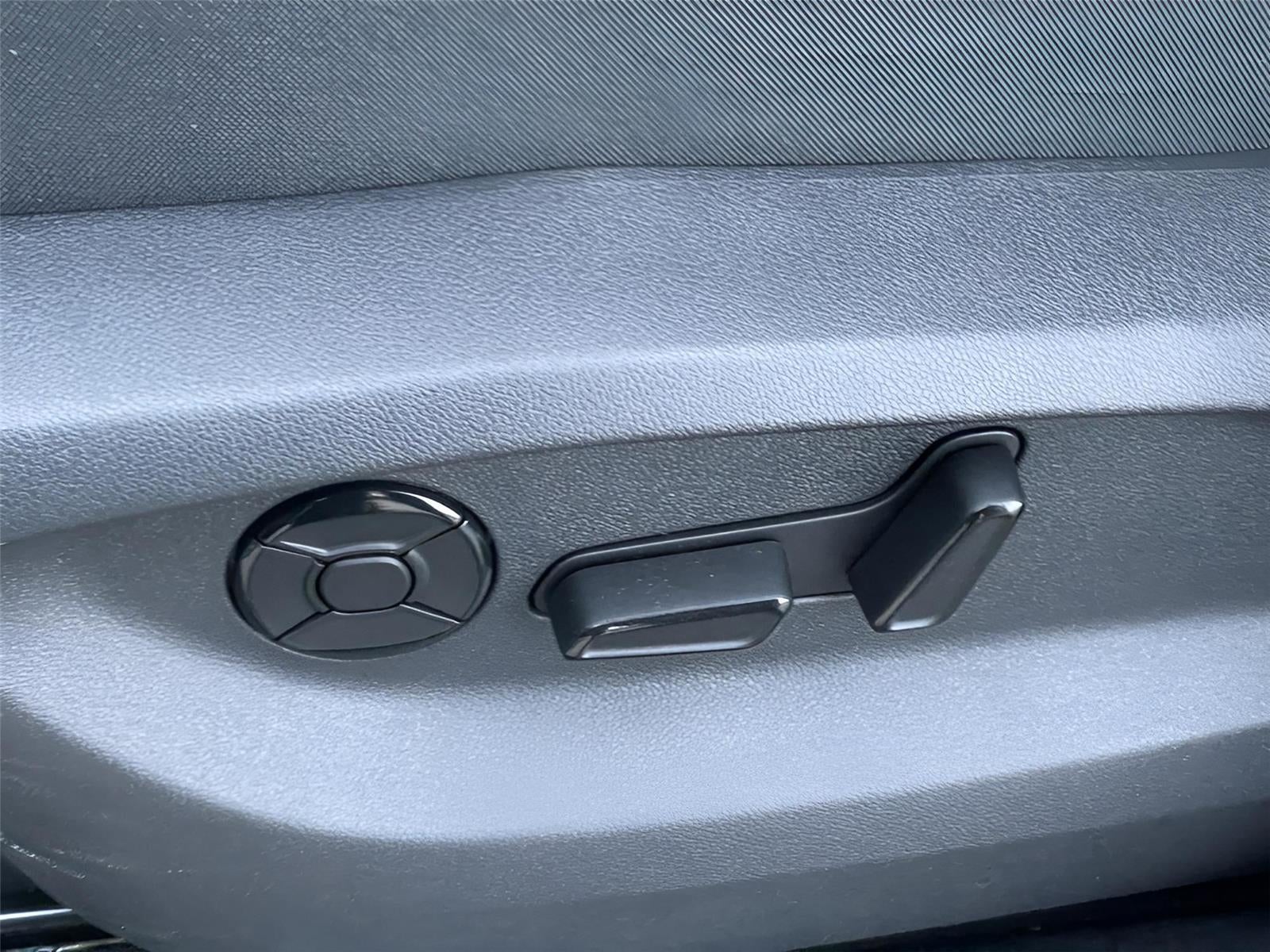 2025 Volkswagen Tiguan SE R-Line Black