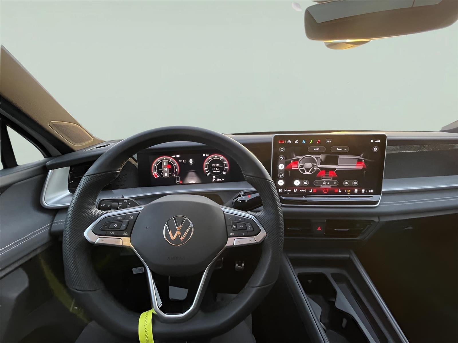 2025 Volkswagen Tiguan SE R-Line Black