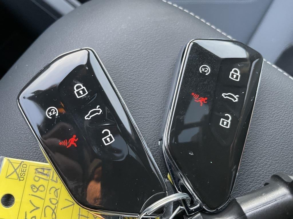 2025 Volkswagen Tiguan SE R-Line Black