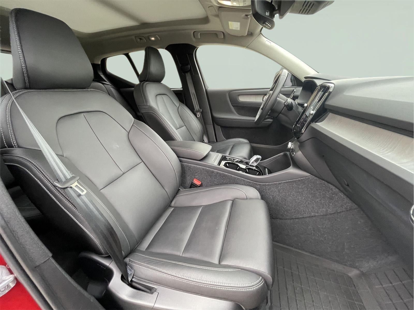 2024 Volvo XC40 Plus Dark Theme
